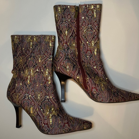CLEARANCE Anne Michelle Kerber Bootie Size 7 Paisley print gold embellishment. - Picture 3 of 6